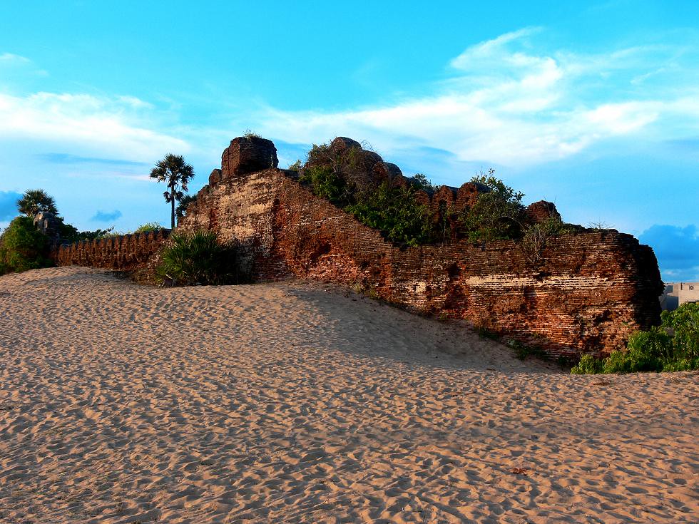 Alamparai Fort 